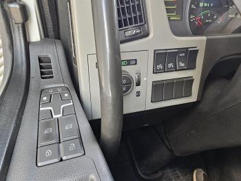 Volvo FM 330 4x2 / EFFER 12.5 t/m CRANE / KRAN